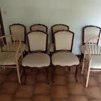 Poltrone, sedie, porta scarpe e lampadario