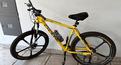  Mountain bike bicicletta  elettrica nera