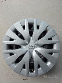 cerchi in ferro con coppe ruota Toyota yaris 15"