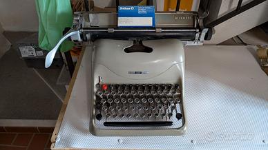 Macchina da scrivere Olivetti M80