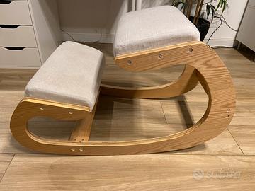 Sedia ergonomica posizione eretta