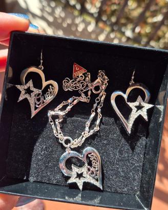 Orecchini e bracciale guess