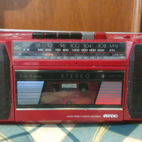 Radio cassetta rossa