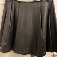 Gonna corta in raso nera