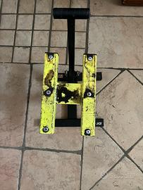 Cavalletto centrale moto/scooter