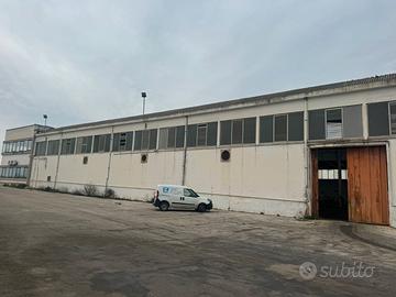 Capannone industriale per stoccaggio e logistica