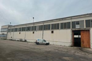 Capannone industriale per stoccaggio e logistica