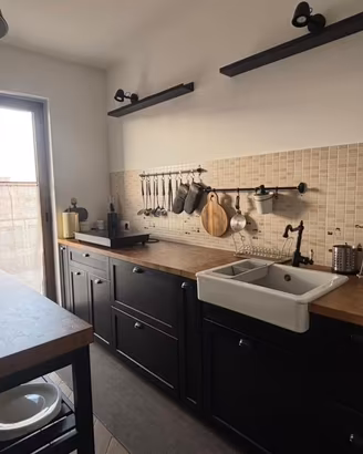 Cucina completa moderna con isola- piano a induzio