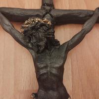 crocifisso in pietra lavica 