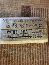 Cyclone Analogic Bass Bot TT303