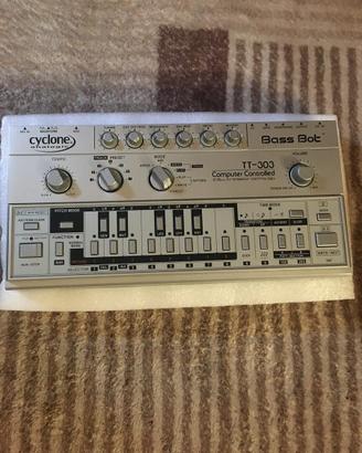 Cyclone Analogic Bass Bot TT303