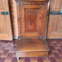 Antico inginocchiatoio in legno 
