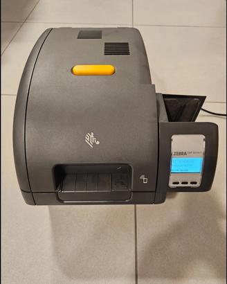 Stampante per card Zebra ZXP serie 9 con materiale