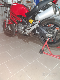 Ducati monster 696