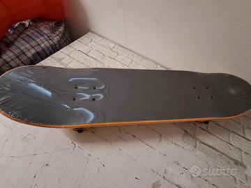 skateboard pubblicitario Frankie garage 