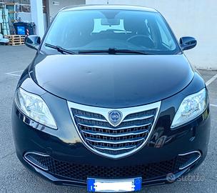 Lancia Ypsilon 1.2 69 CV 5 porte S&S Silver