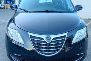 Lancia Ypsilon 1.2 69 CV 5 porte S&S Silver