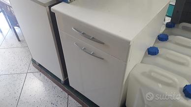 mobile porta biancheria