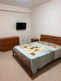 Camera da Letto completa di armadio comó comodini