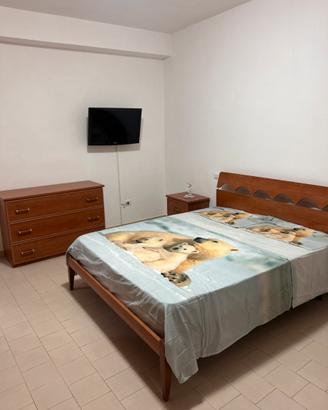 Camera da Letto completa di armadio comó comodini