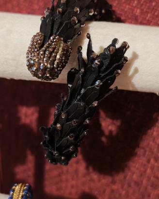 Bracciale rigido in pelle nera con cristalli