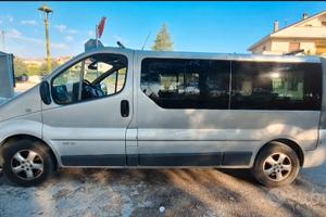 renault trafic 9 posti black edition