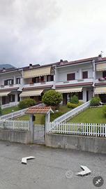 Villa a schiera con giardino