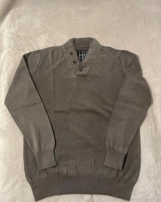 Pullover grigio con collo a V