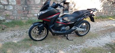 Honda integra 750 s