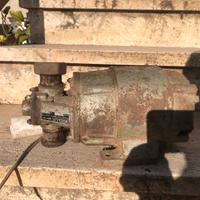 Pompa vintage per gasolio o nafta