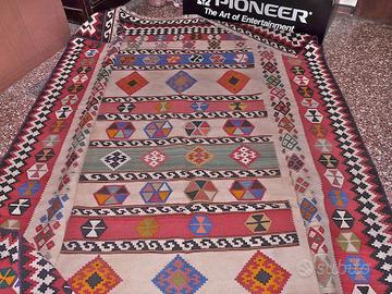 Kilim in lana.e tappeti passatoie guida persiani