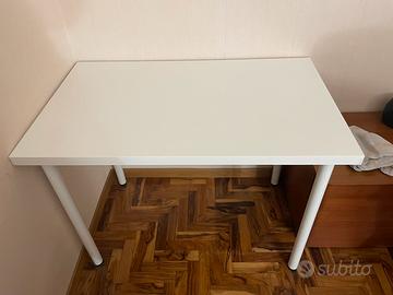 Scrivania bianca