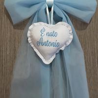 Fiocco nascita azzurro in tulle con cuore centrale