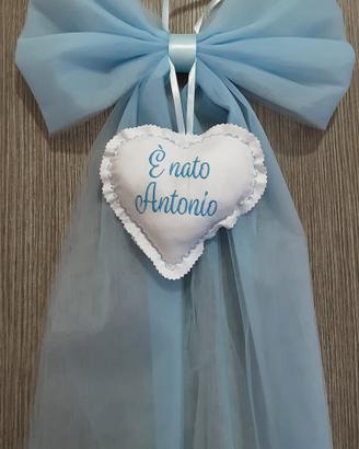 Fiocco nascita azzurro in tulle con cuore centrale