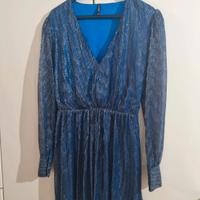 vestito con scollo a v