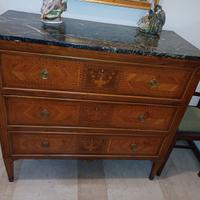 Comò in stile Luigi XVI