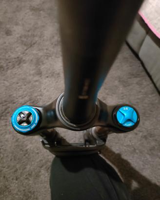 forcella fox 2025  grip2 factory 