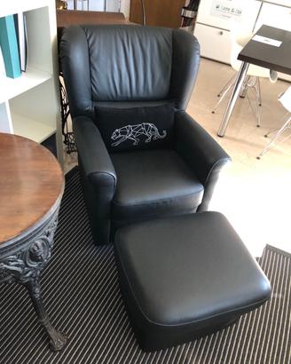 Poltrona con pouf in pelle nero