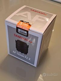 Samyang 12 mm AF f2 attacco Fuji X