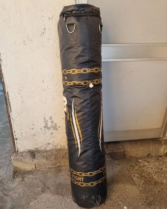 Sacco da boxe e guantoni
