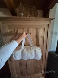 Borsa bianca morbida effetto peluche