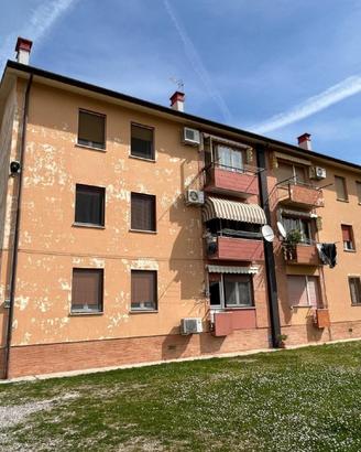 APPARTAMENTO TRICAMERE CON GARAGE E ORTO