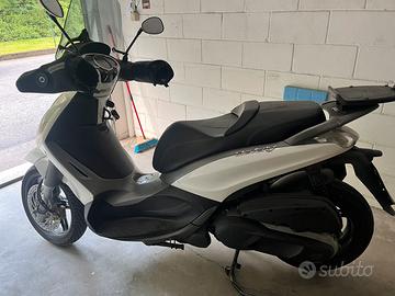 Beverly 350 Sport Touring