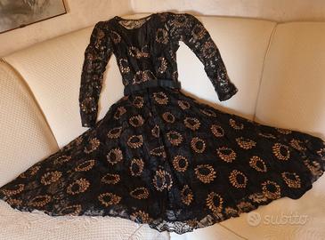 Abito Vintage Pizzo nero  con ricami floreali in o