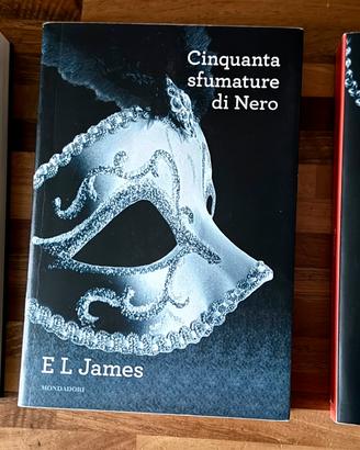 50 Sfumature di Grigio, Nero e Rosso di E.L. James