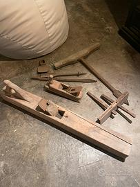 Vecchi attrezzi da falegname