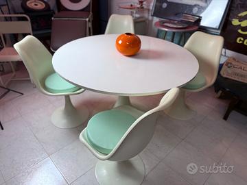 Tulip tavolo con sedie anni 70