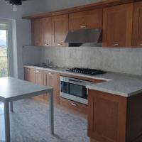  Cucina con elettrodomestici 