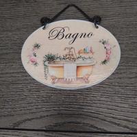 Targhetta in metallo.