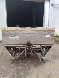 Spandiconcime trattore